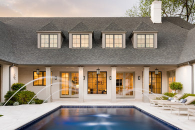 Example of a classic home design design in Dallas
