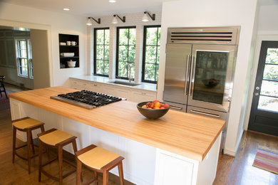 Minimalist kitchen photo in Detroit