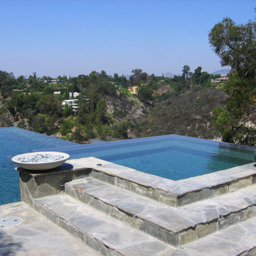 Vanishing Edge Swimming Pools
