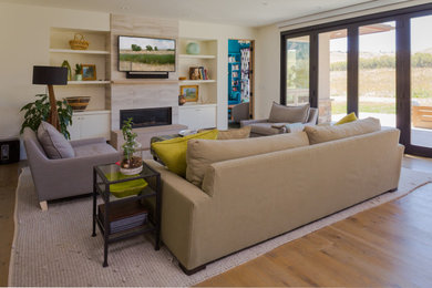 Example of a trendy living room design in Denver
