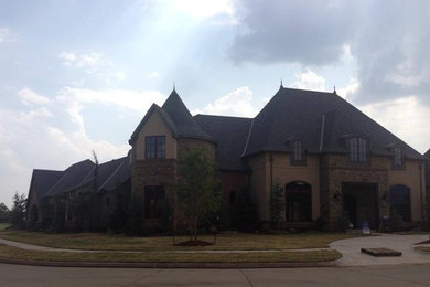 Traditional exterior home idea in Oklahoma City