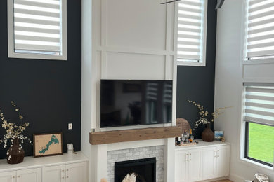Inspiration for a country living room remodel in Milwaukee