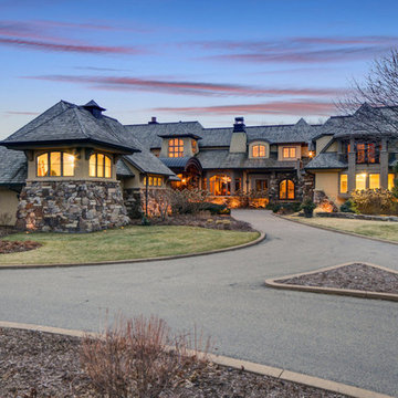 Exquisite Lakeside Estate!