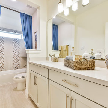 Houston, Texas | Rosehill Reserve - Classic Dartmouth Secondary Bathroom