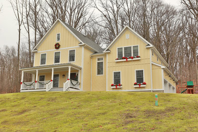 Example of an arts and crafts home design design in New York