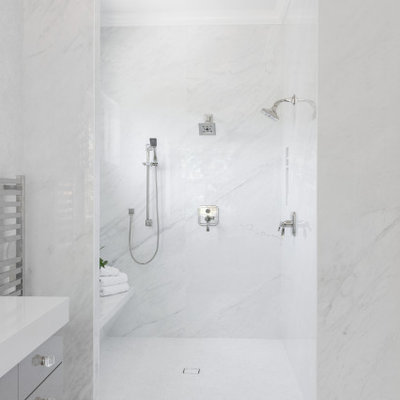 Transitional home design photo in Sacramento