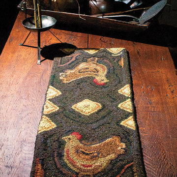 Homespice Chicken Trax Hand-hooked Table Runner