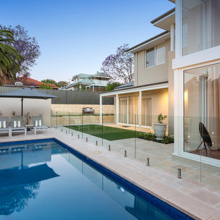 パースの長方形トランジショナルスタイルのおしゃれなプール (タイル敷き) の写真