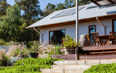 Houzz Tour: Great Aussie Shearing Shed Inspires a Family Home