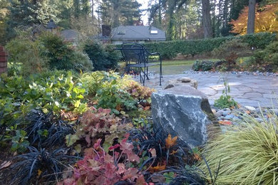 Inspiration for a traditional landscaping in Seattle.