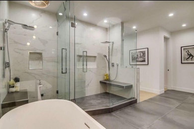 Inspiration for a modern bathroom remodel in Los Angeles