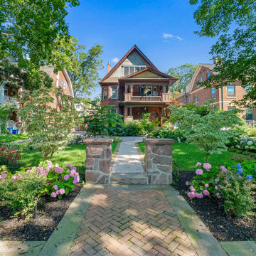 Roncesvalle - Pillars & Gardens