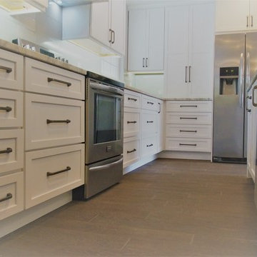 Atlantic Beach, Beach Bungalow White Kitchen