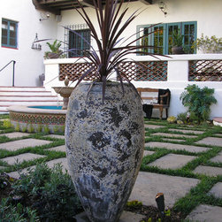 2012 Pasadena Showcase House - Outdoor Pots And Planters