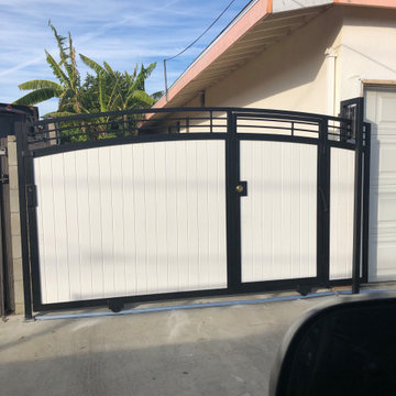 Swing Gate (Wood + Iron)