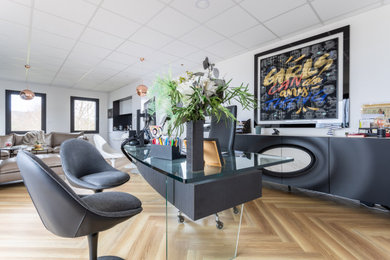Cette image montre un bureau.