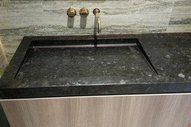 Design ideas for a modern bathroom in Sydney with granite benchtops.