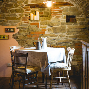 フィレンツェの小さいカントリー風 LDKの画像 (濃色無垢フローリング、茶色い床)