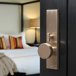 Rockey Mountain - Metro Plate w Luna Knob - Door Hardware