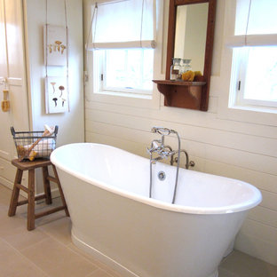 Coastal Loft bathroom - tub view