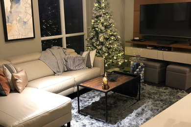 Example of a family room design in Toronto