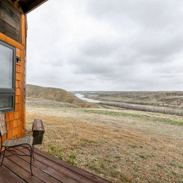 Bindloss Log Home & Getaway Cabin