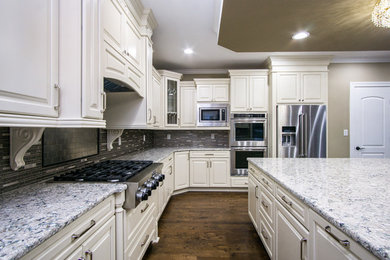 Inspiration for a large timeless kitchen remodel in Chicago
