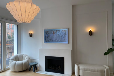 Example of an eclectic living room design in New York