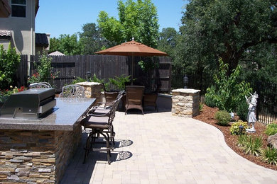 Example of a classic patio design in Sacramento