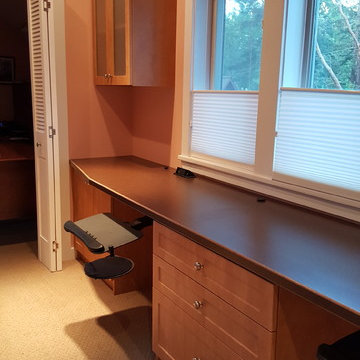 Small clean home office design