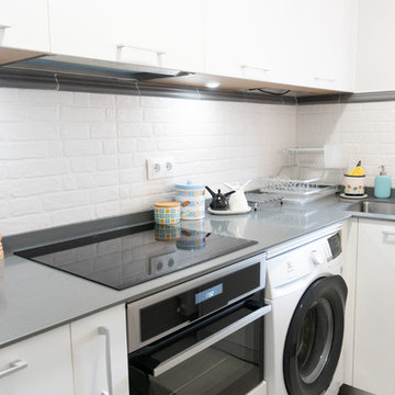 Cocina pequeña y blanca
