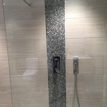 Contemporary freestanding bath with mosaic