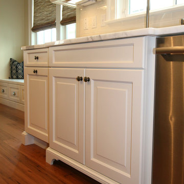 Eat in Kitchen Maximizes Both Storage and Entertainment Space