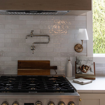 Timeless Chic: Elegant Neutral Kitchen