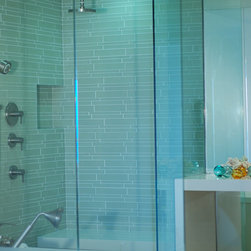 Island Stone Linear Glass Bathroom 2 - Tile