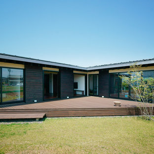 名古屋のコンテンポラリースタイルのおしゃれな裏庭のデッキ (日よけなし) の写真