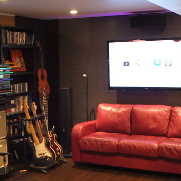 Entertainment room with 3D TV and System Audio (Belgium) surround sound.