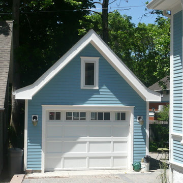 Detached garage in the style of the home