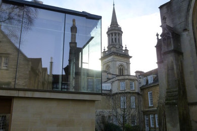 Sky-Frame reflecting Oxford's Architecture