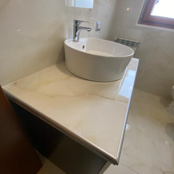 Bagno in marmo panna