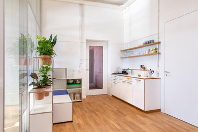 Small trendy home bar photo