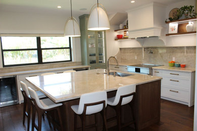 Kitchen - transitional kitchen idea in Dallas