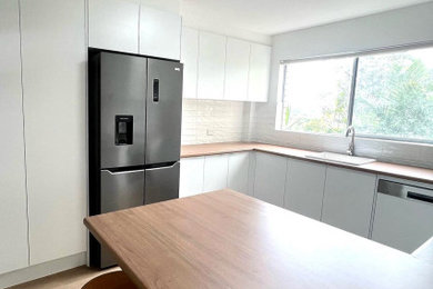 Design ideas for a kitchen in Gold Coast - Tweed.