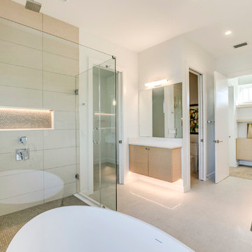 E Davis Blvd - Primary suite bath