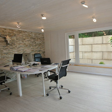 Büro mit eckiger Fensterfront, Kubus III