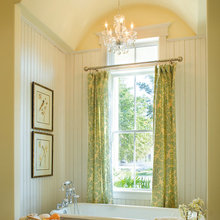 clawfoot tub