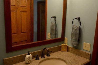 Bathroom - traditional bathroom idea in Milwaukee