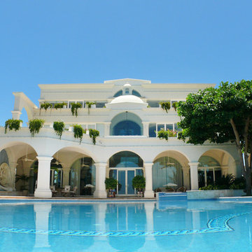 Waterfront Villa. Mediterranean. Villa Madonna on the beach. Cancun, México.