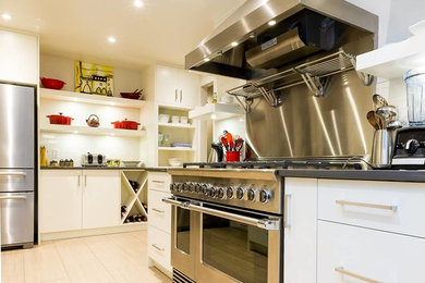 Kitchen - small contemporary l-shaped kitchen idea in Vancouver with no island