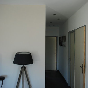 Degagement avec porte cadre bois à recouvrement et joint acoustique